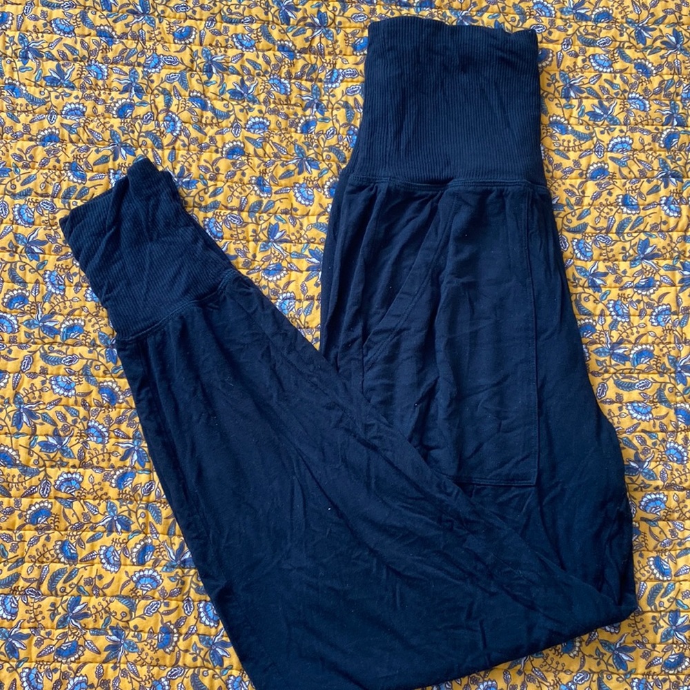 Arie black joggers